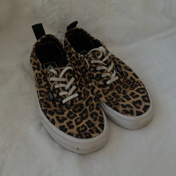 JEANS: Levi Strauss & Co. (blue jeans) - Picture 15 of 16